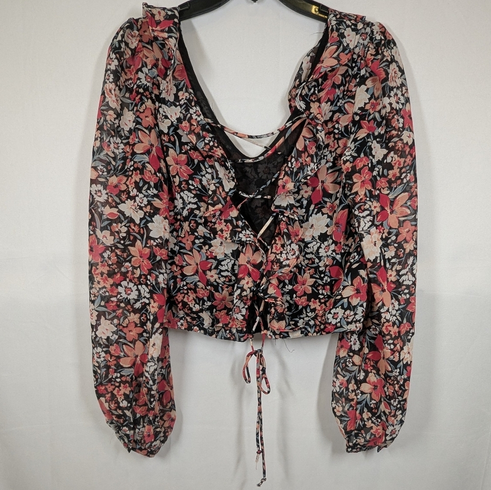 Dynamite Ruffle Lace-Up Back Floral Top size S Long Sleeve Cropped V-neck NWT - Picture 5 of 7